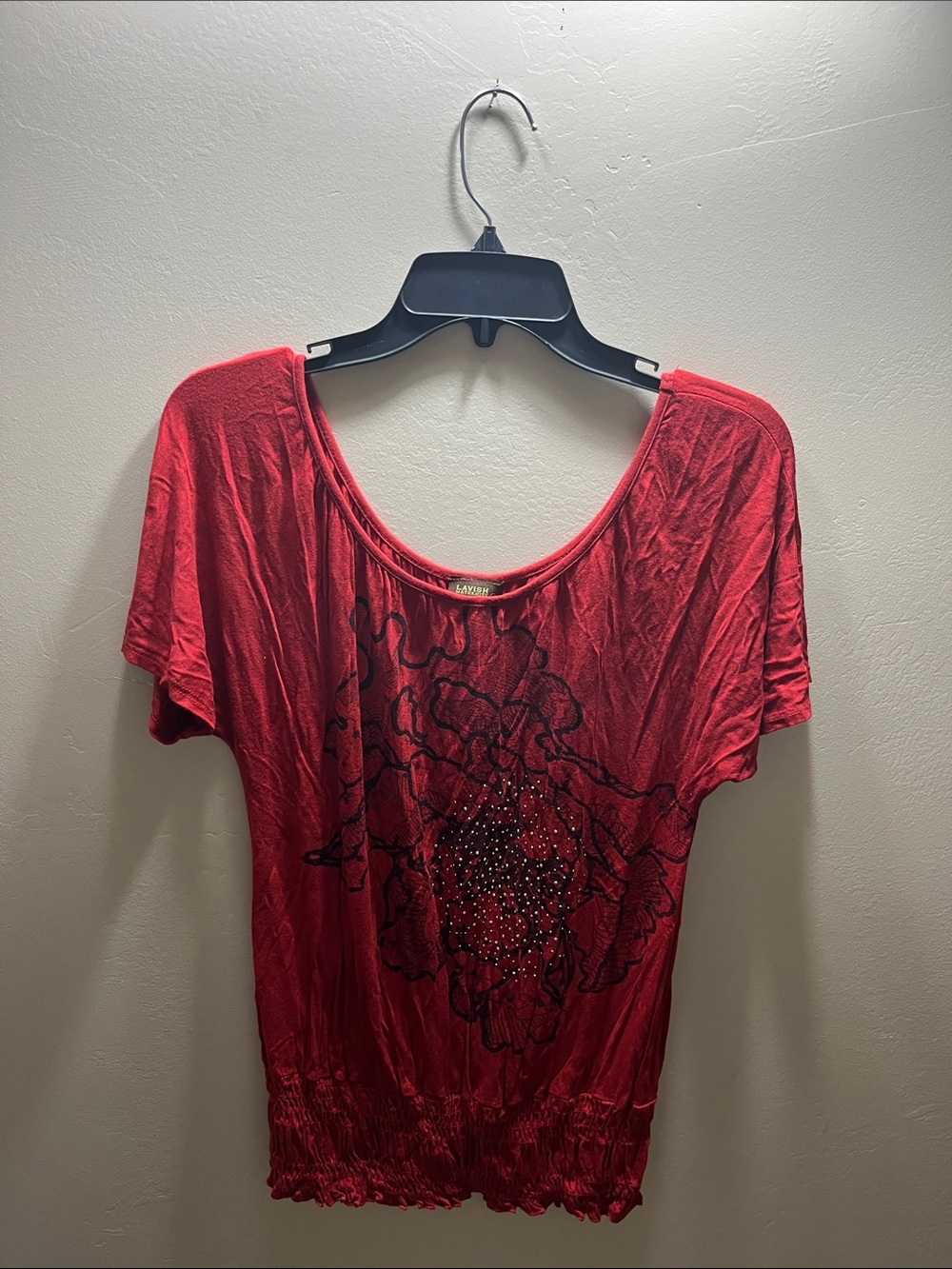Lavish Red Short Sleeve Scoop Neck Top with Rhinestone Floral